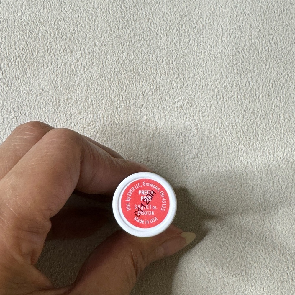Ever Smooth Peptide Lip Therapy in Pretty Pink